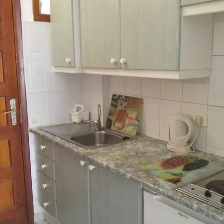 Studio With A Balcony, Swimming Pool, Tennis Court, Ocean アロナ